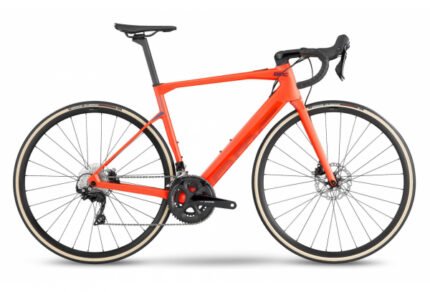 BMC ROADMACHINE AMP THREE ELEKTRO-RENNRAD SHIMANO 105 11S 350 WH 700 MM ROT 2023